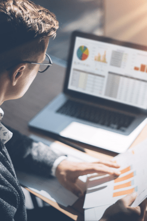 Aandelen analyseren fundamentele gegevens van bedrijf bekijken